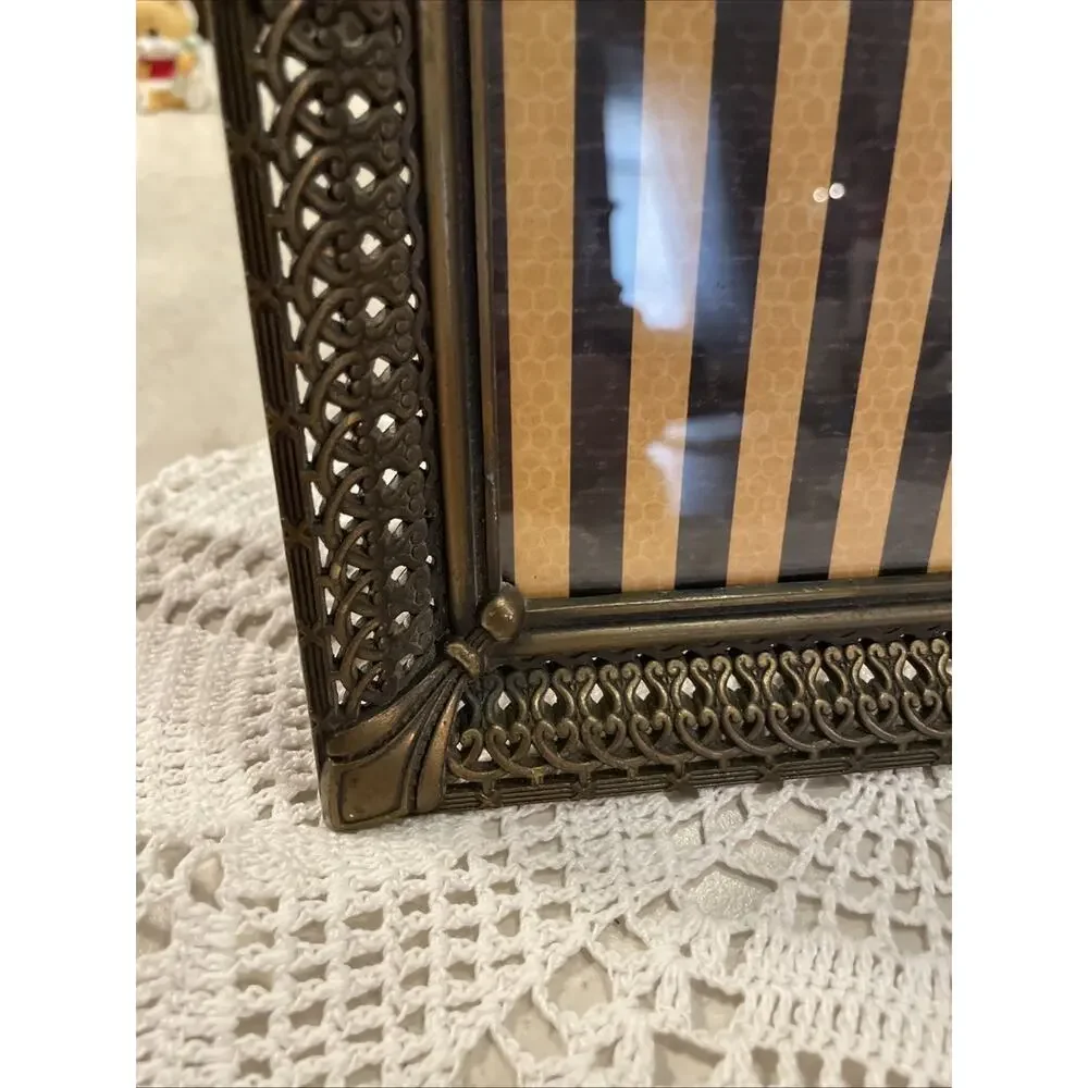 (2) Antique Style Vtg Brass Metal Goldtone Filagree Photo Frame 9x7 & 6.5 x 5